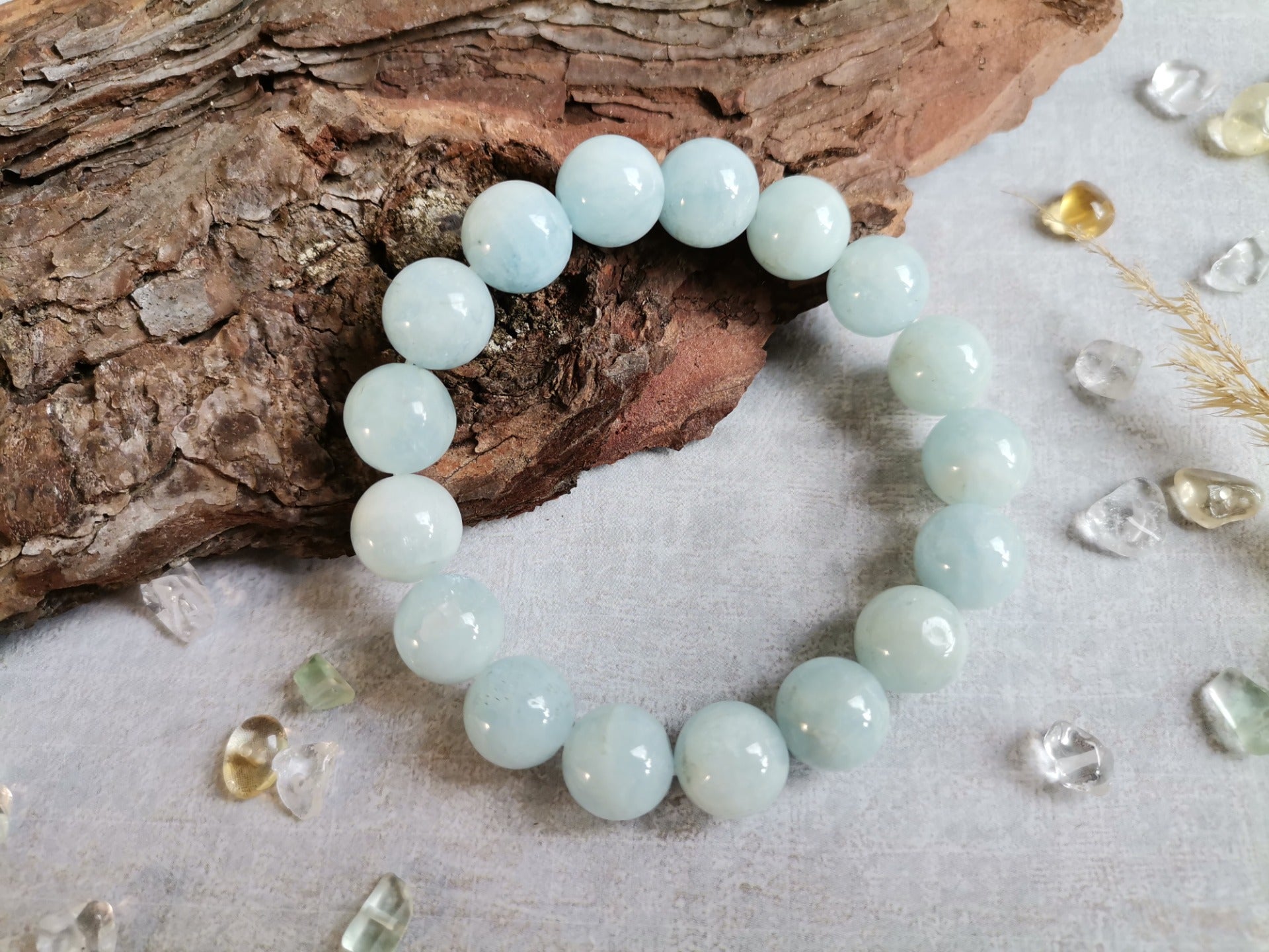 Akvamarín broušený  Ø 10mm Náramek