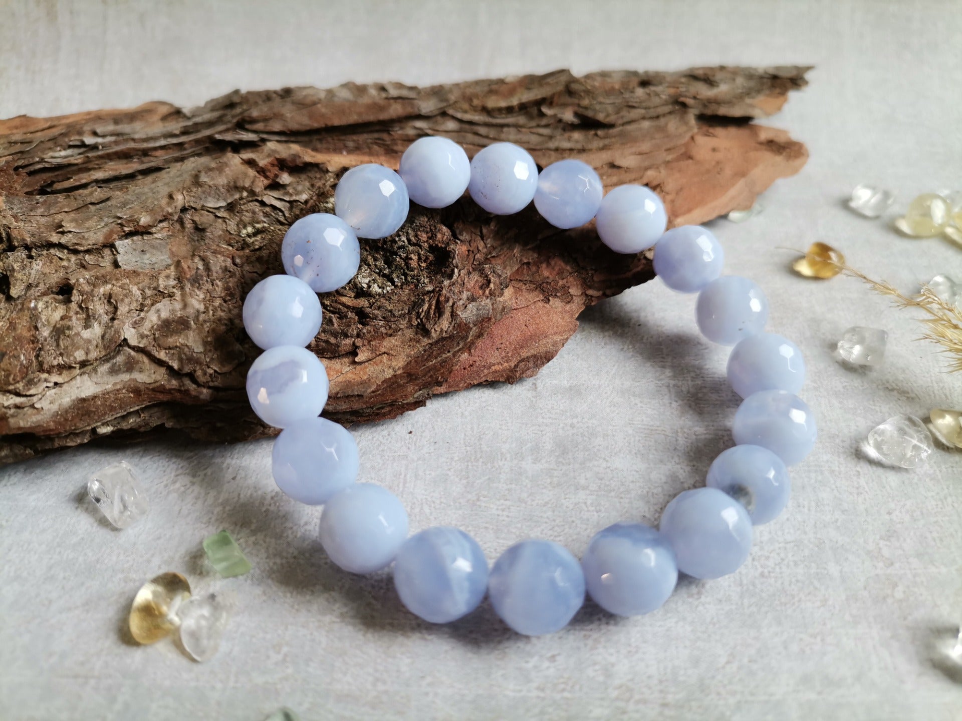 Chalcedon broušený Ø 10mm Náramek