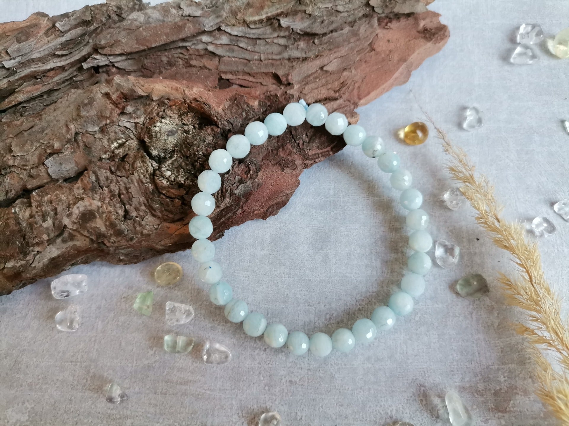 Akvamarín broušený 6mm Náramek