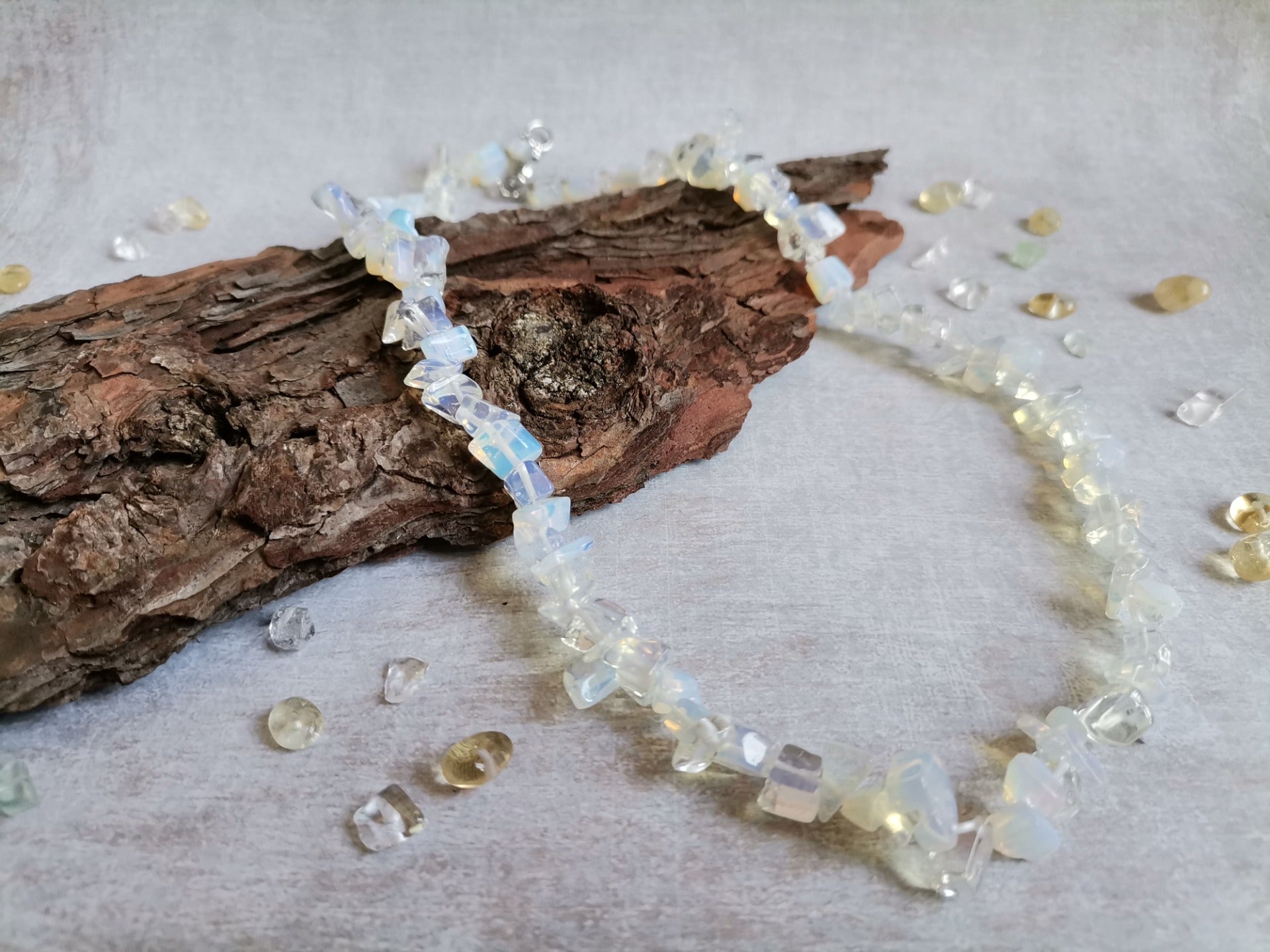 Opalit syntetický sekaný Náhrdelník