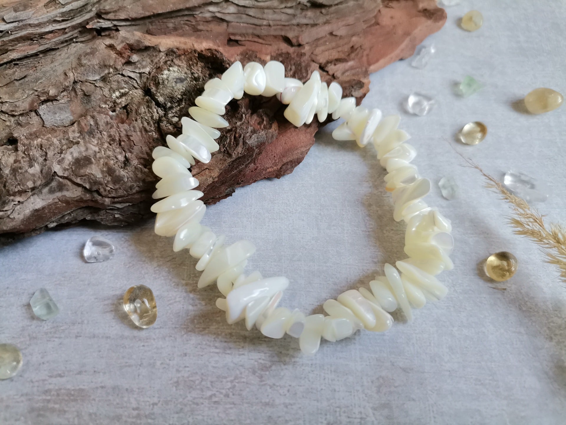 Perleť sekaný náramek