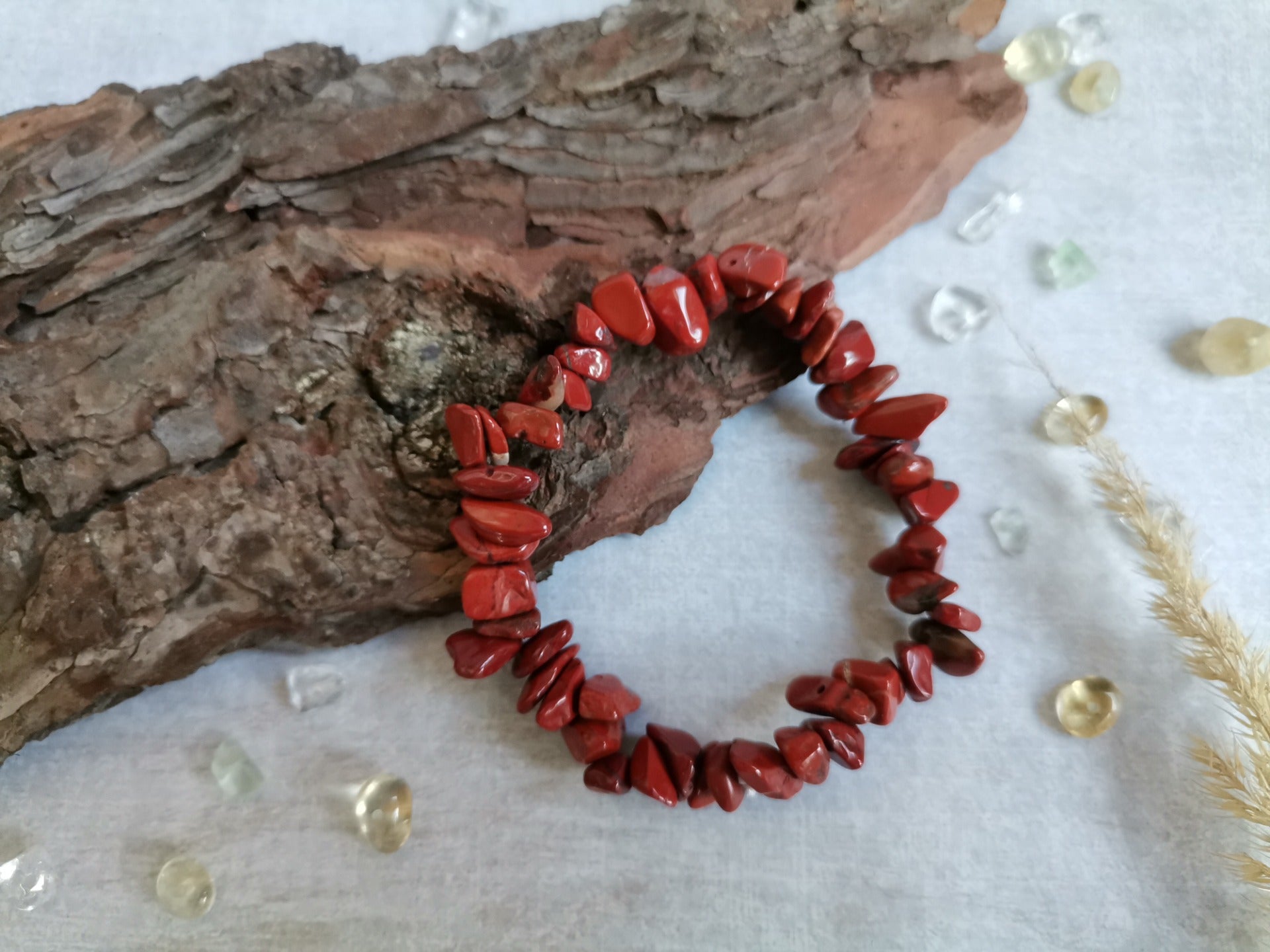 Červený jaspis sekaný náramek