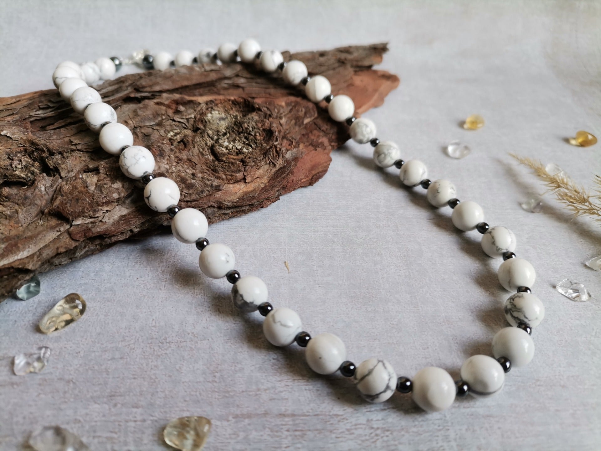 Magnezit Ø 8mm s hematitem Náhrdelník