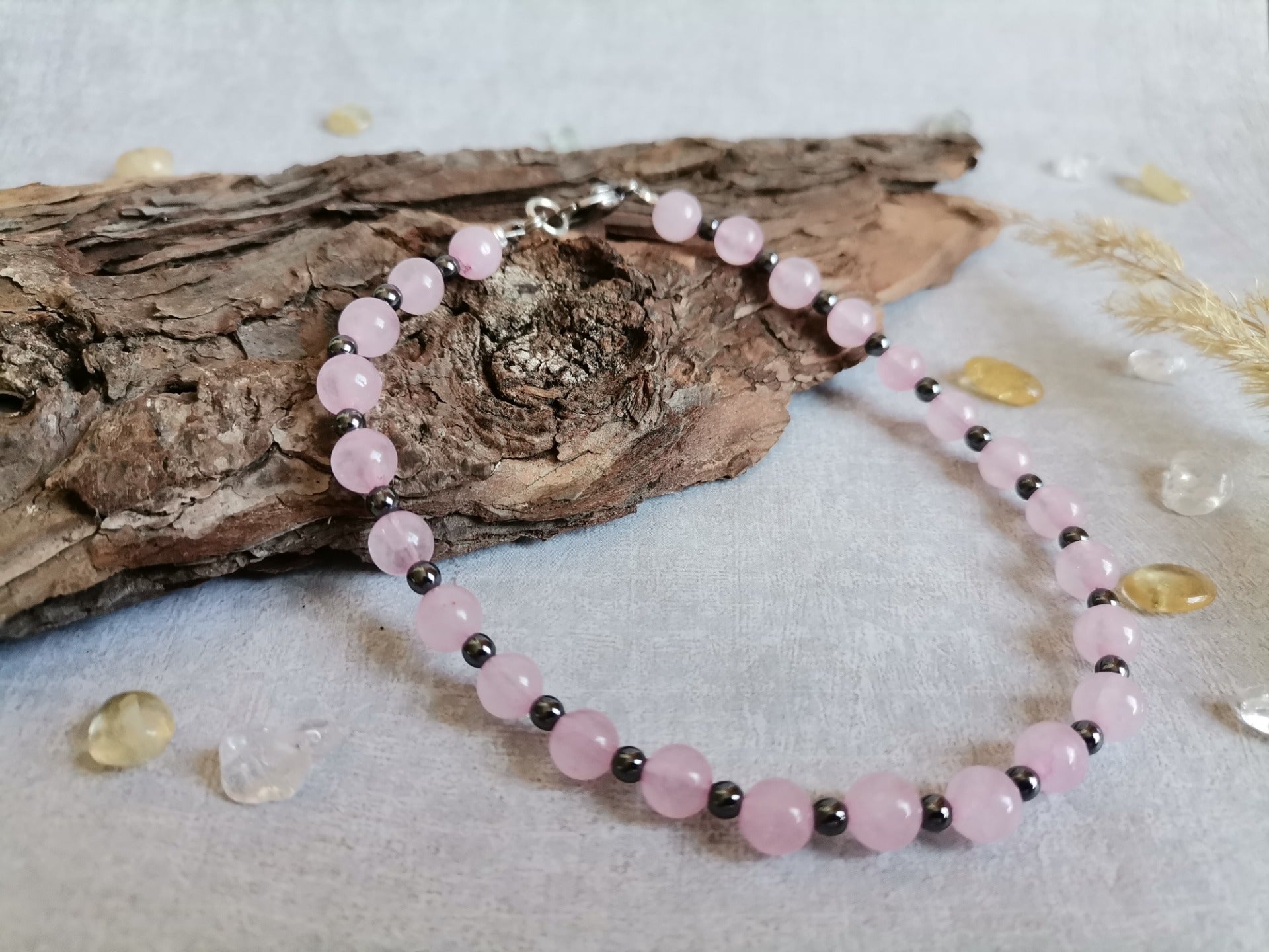 Nákotník růženín,hematit