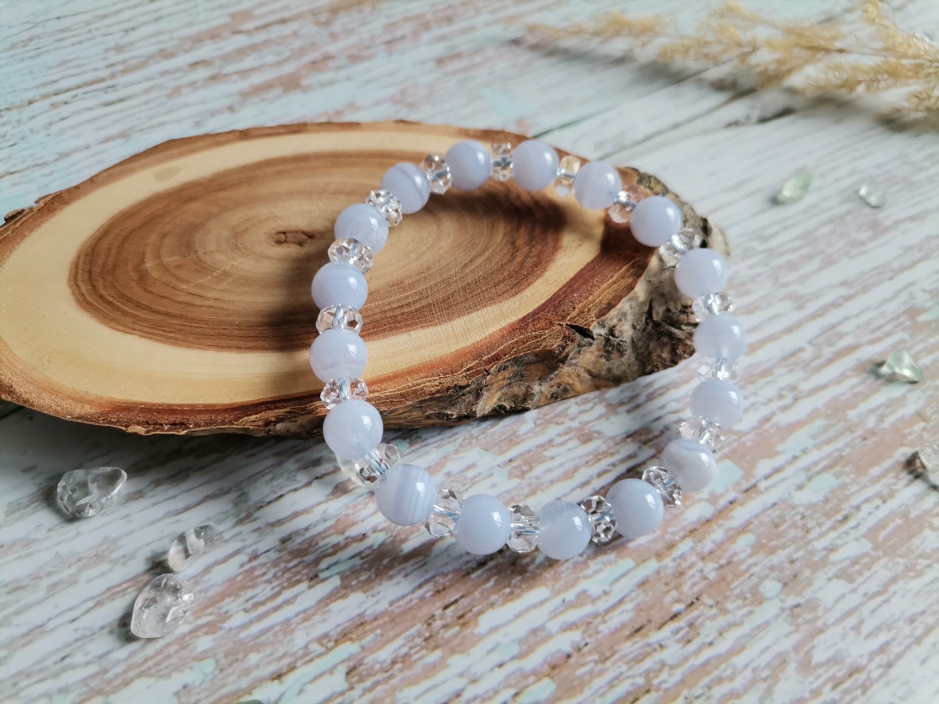 AA Chalcedony Ø 8 mm Bracelet with Clear Quartz