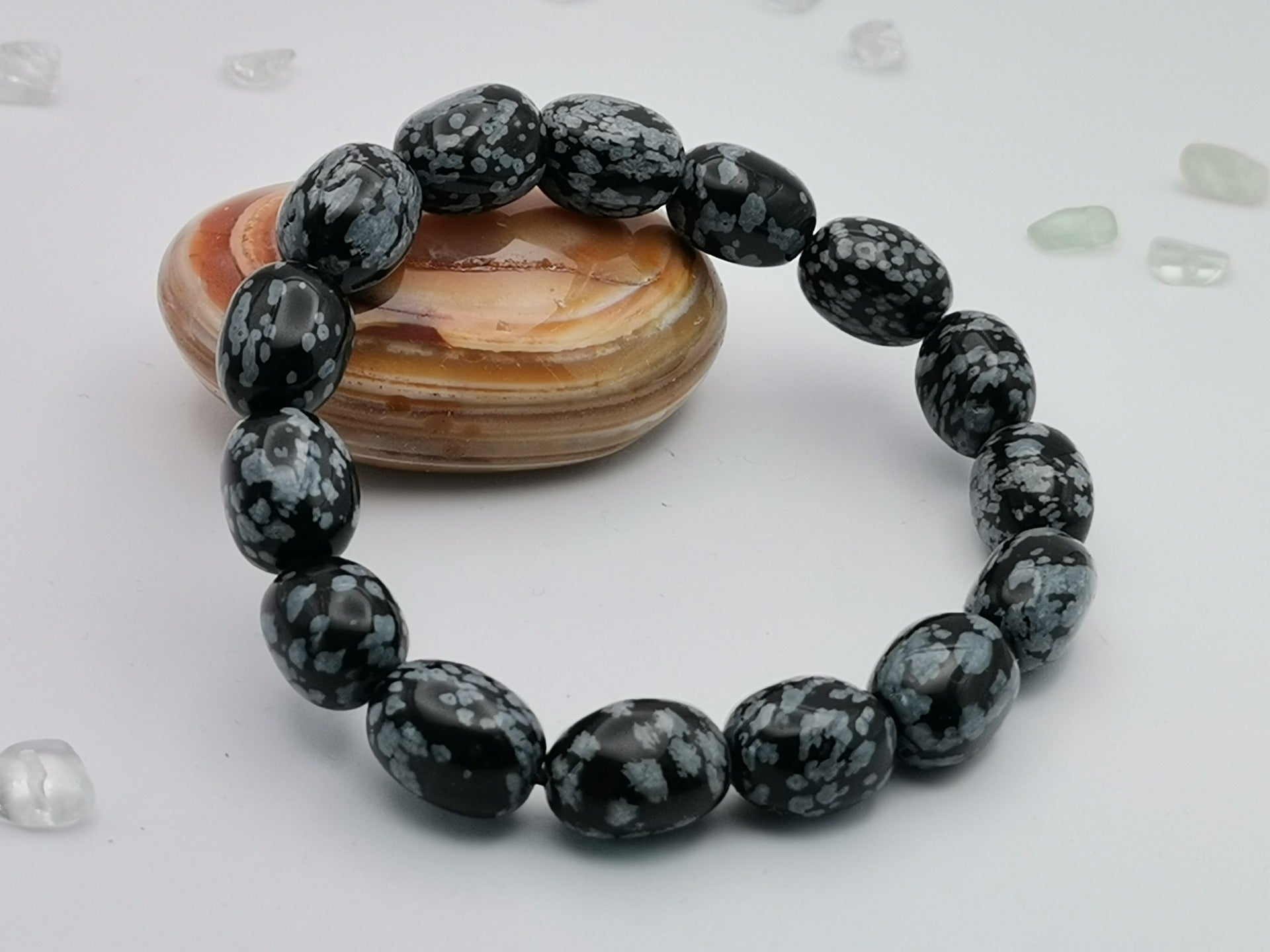 Obsidián vločkovaný tromlovaný náramek