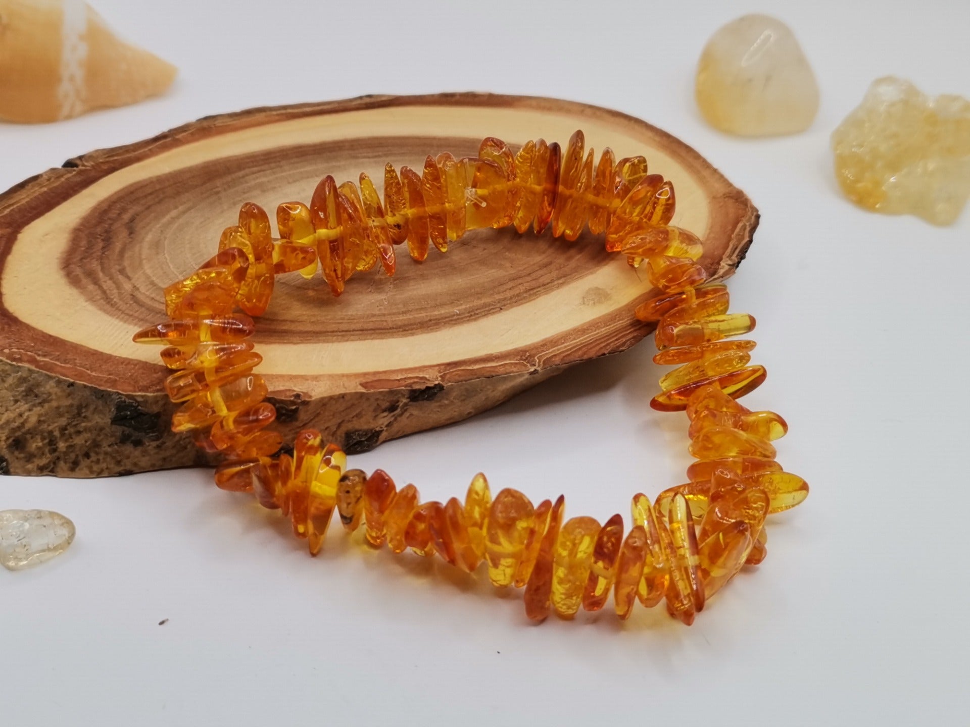 Náramek z medového jantaru