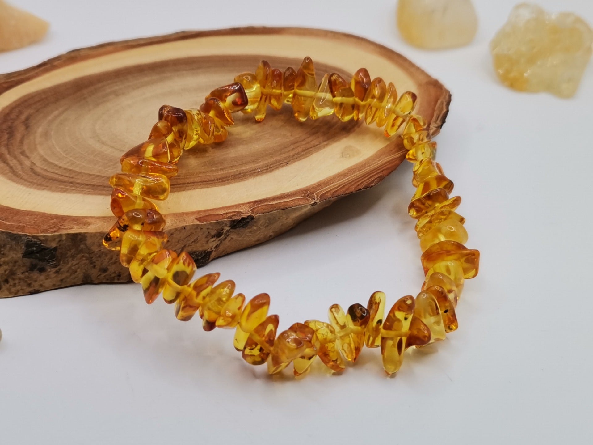Náramek s medovými a jantarovými lupínky