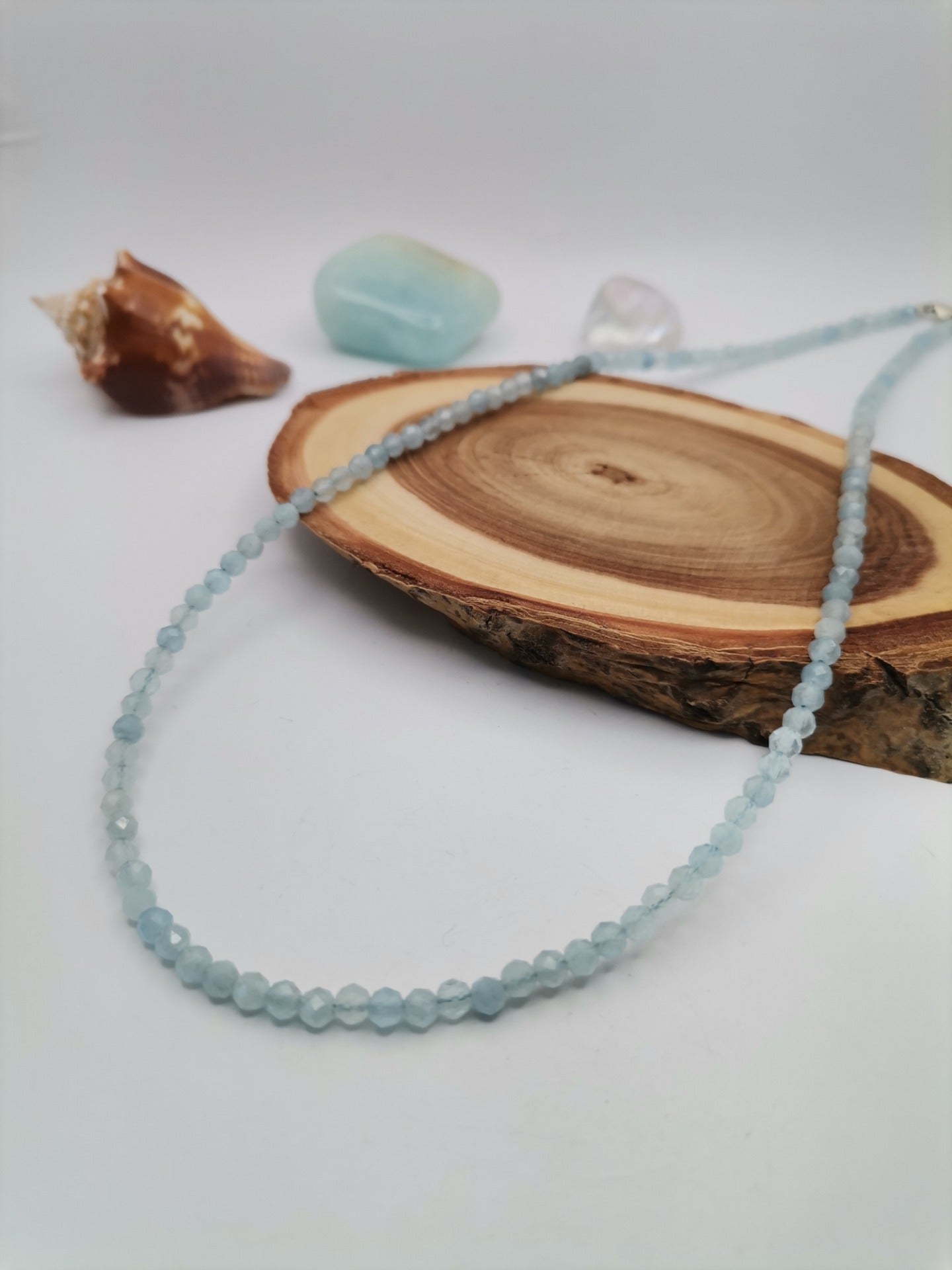 Náhrdelník s fazetovaným akvamarínem 4 mm