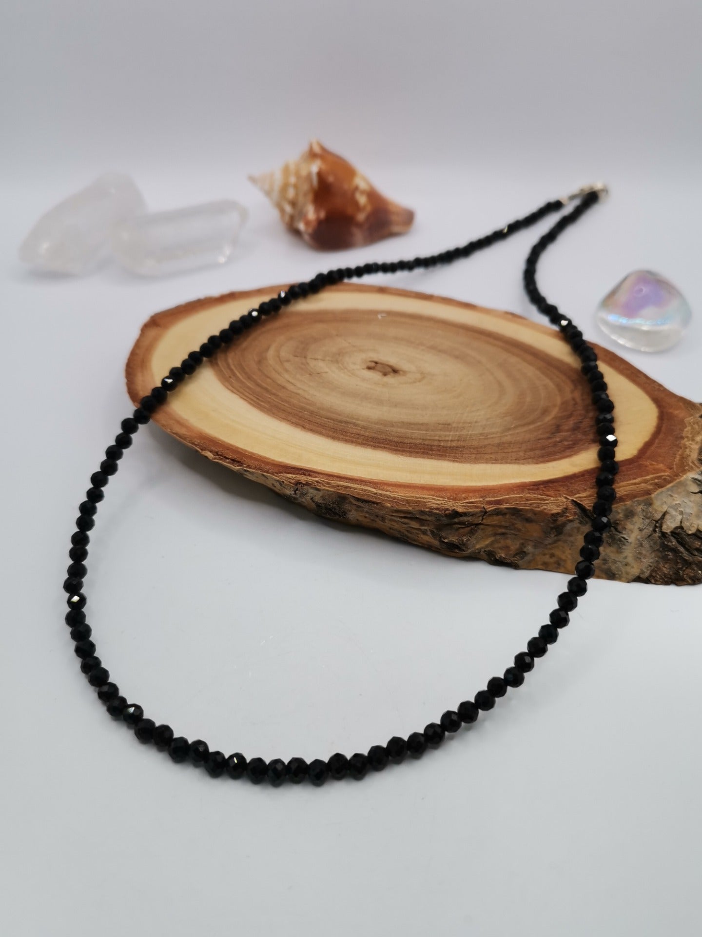 Faceted Spinel Necklace Ø 4 mm